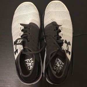 Underarmor running shoes (8w)
